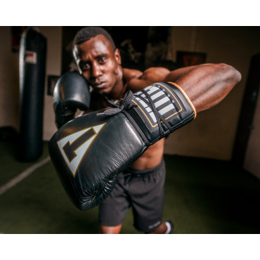 Boxing gloves TITLE Boxeo Quatro - black